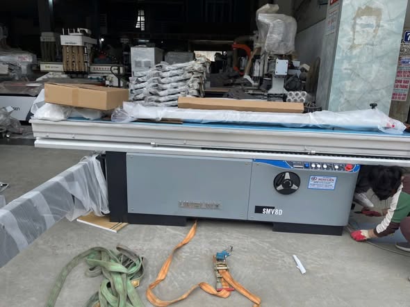 Nhà em sẵn nhiều dòng máy cưa bàn trượt UNISUNX, SMV8D, SIMHOWAY, SUNYEE