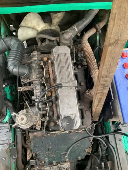 Thanh ly cho đưa cháu 1 chiếc xe nâng Mitsu 3