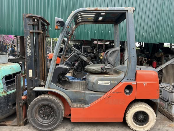 Cần ra đi em máy TOYOTA 8FD25 sx2008