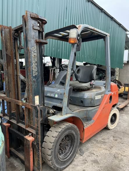 Cần ra đi em máy TOYOTA 8FD25 sx2008