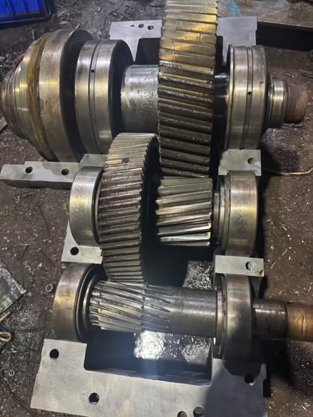 Thanh lý hộp số 250:280 S