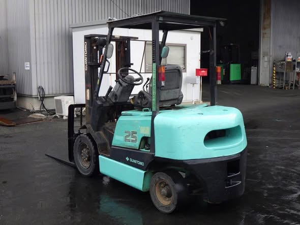 SUMITOMO 2.5 tấn số tự động , bãi zin 100%