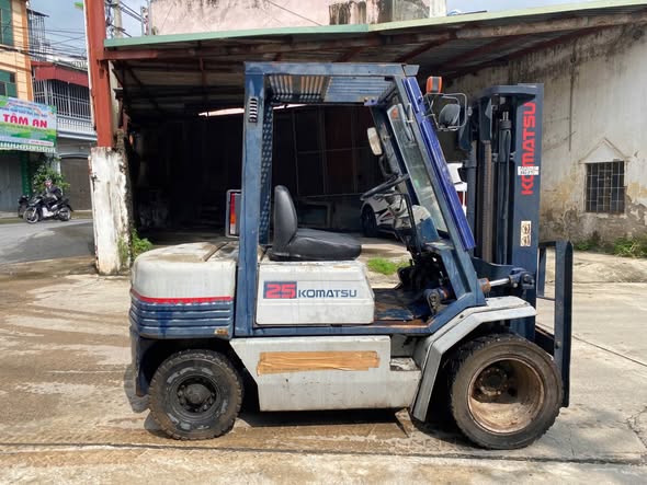 Bán xe KOMATSU 2,5 tấn đời trừ 11 zin bãi Nhật
