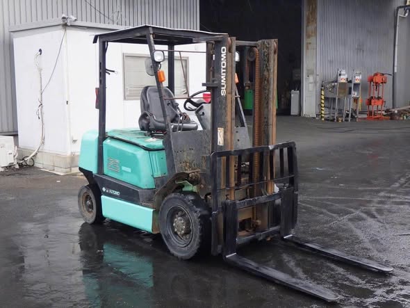 SUMITOMO 2.5 tấn số tự động , bãi zin 100%