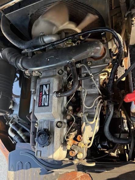 TOYOTA 7FD25 , 2.5 tấn số sàn, zin 100%