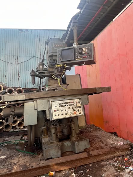 Bán thanh lý máy phay cnc đang xài tốt