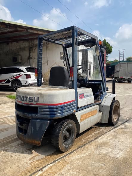 Bán xe KOMATSU 2,5 tấn đời trừ 11 zin bãi Nhật