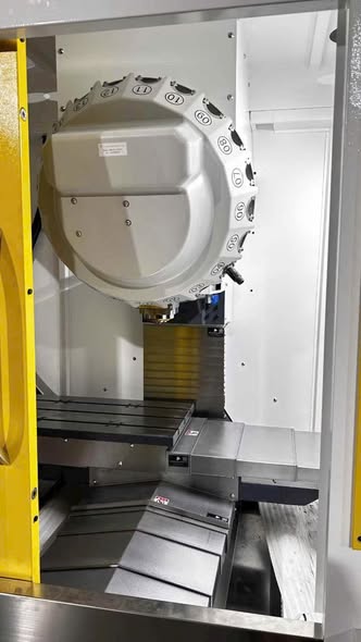 Máy phay CNC Quảng Đông T-700 mới 100%. Hàng trung quốc nội địa.