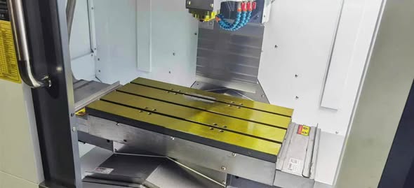Máy phay CNC Quảng Đông T-700 mới 100%. Hàng trung quốc nội địa.