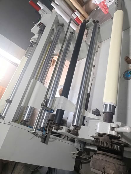 Thanh lý máy chia băng keo giấy, băng keo hai mặt .