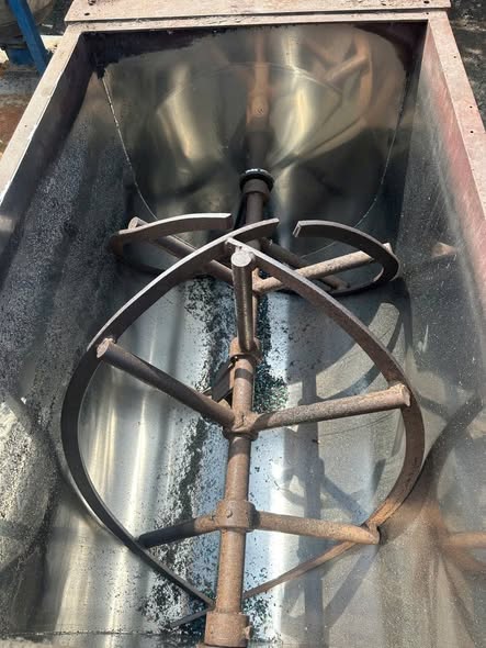 trộn ngang 300kg inok bao hoạt động test máy tại bãi