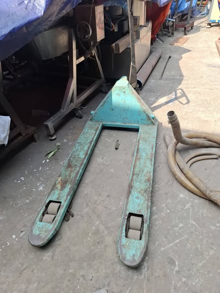 Em thanh lý máy ép gỗ và máy in tăm bông 1mau và 4 màu .