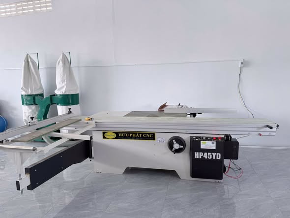 𝐌𝐚́𝐲 𝐜𝐮̛𝐚 𝐛𝐚̀𝐧 𝐭𝐫𝐮̛𝐨̛̣𝐭 𝟐 𝐥𝐮̛𝐨̛̃𝐢 𝐧𝐠𝐡𝐢𝐞̂𝐧𝐠 𝟒𝟓 đ𝐨̣̂