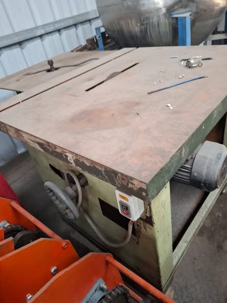 Em thanh lý máy ép gỗ và máy in tăm bông 1mau và 4 màu .