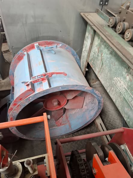 Em thanh lý máy ép gỗ và máy in tăm bông 1mau và 4 màu .