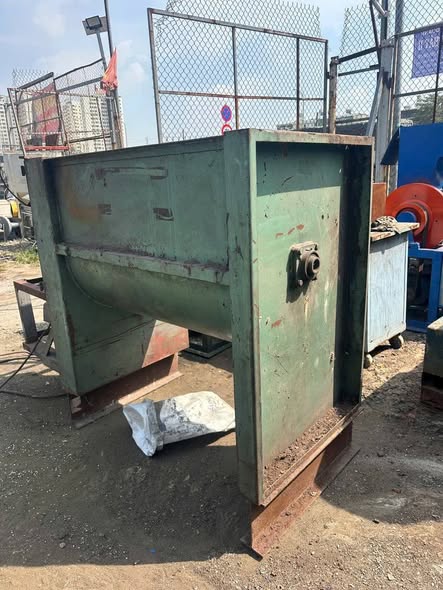 trộn ngang 300kg inok bao hoạt động test máy tại bãi