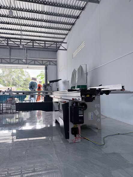 𝐌𝐚́𝐲 𝐜𝐮̛𝐚 𝐛𝐚̀𝐧 𝐭𝐫𝐮̛𝐨̛̣𝐭 𝟐 𝐥𝐮̛𝐨̛̃𝐢 𝐧𝐠𝐡𝐢𝐞̂𝐧𝐠 𝟒𝟓 đ𝐨̣̂