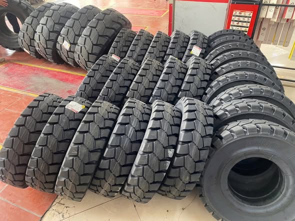 chuyên cung cấp lốp nâng bãi Nhật: lốp kép, lốp đặc, lốp hơi, bãi, mới đầy đủ