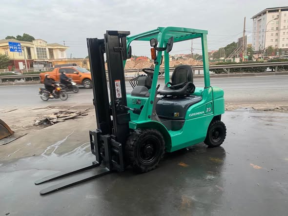 Bán xe : MITSUBISHI 2.5 tấn số tự động , bãi zin 100%