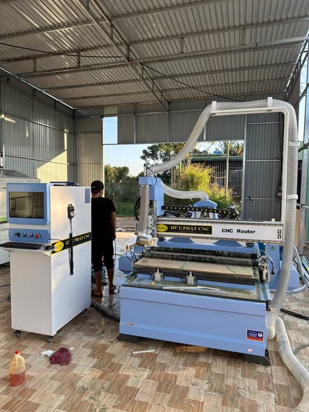 𝐁𝐚̀𝐧 𝐠𝐢𝐚𝐨 𝐜𝐨𝐦𝐛𝐨 𝐤𝐡𝐨̛̉𝐢 𝐧𝐠𝐡𝐢𝐞̣̂𝐩 𝐜𝐡𝐨 𝐤𝐡𝐚́𝐜𝐡 𝐡𝐚̀𝐧𝐠 𝐭𝐚̣𝐢 𝐁𝐮𝐨̂𝐧 𝐇𝐨̂̀