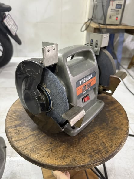 Mài 2 đá Toshiba CBG-150E