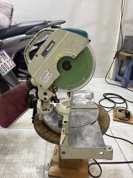 Cắt góc makita LS0820