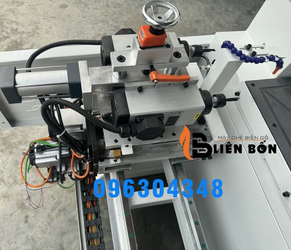 MÁY KHOAN CAM NGANG 4 ĐẦU – VŨ KHÍ TỐI ƯU CHO XƯỞNG NỘI THẤT!