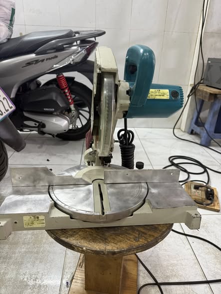 Cắt góc makita LS0820