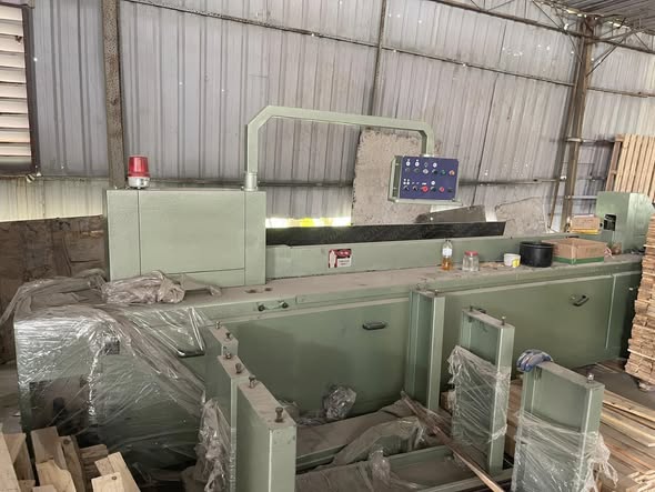 không dùng đến cần thanh lý máy cắt ván ép và máy sẻ gỗ