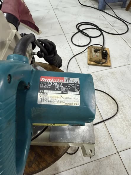 Cắt góc makita LS0820