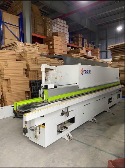 Kho E còn 1 MÁY DÁN CẠNH 5CN