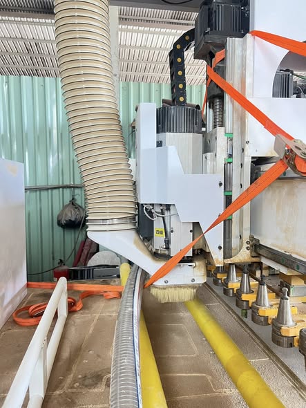 Em thanh lý gấp 1 máy cnc thay dao mới 99%