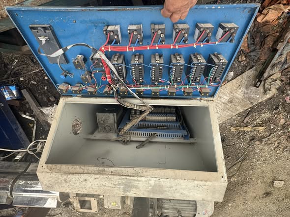 Máy đùn phủ hoặc chích màu pvc trục 45 ly