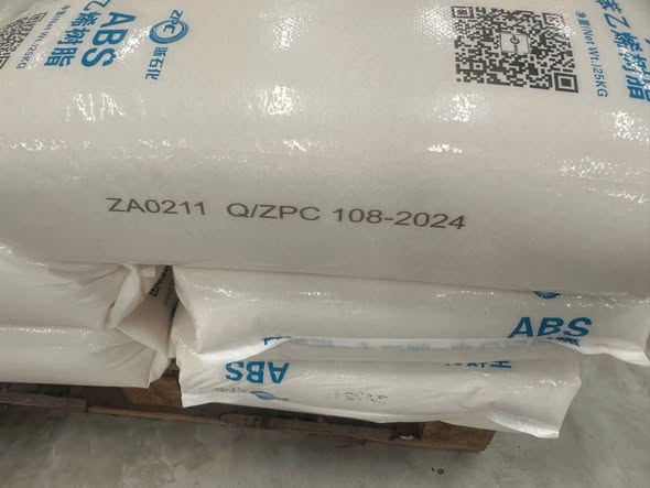 Bên em chuyên cung cấp hạt nhựa kỹ thuật cho ép phun – sản xuất công nghiệp