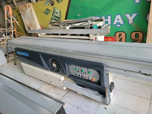 Cưa bàn trượt xuất châu âu siêu khỏe , tải nặng bàn dài 3m2 . có lên xuống điện