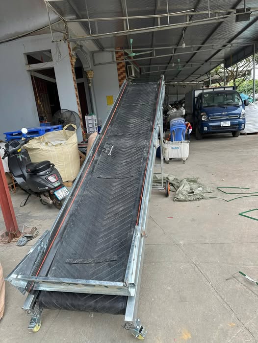 Mình có băng tải này cần đổi sang vít tải hoặc bán thẳng !