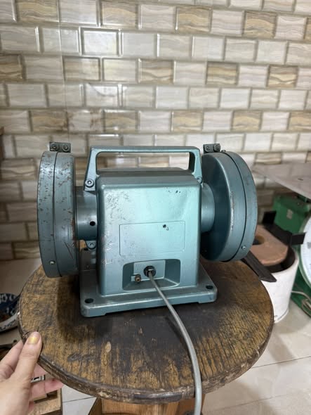 Mài 2 đá hitachi NTG-150