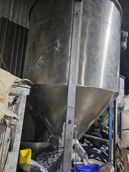 Em cần mua bồn trộn 5tan như hình trong nam