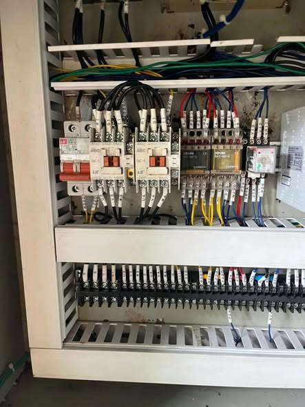 Thanh lý máy chia cuộn khổ 1400mm máy như hình