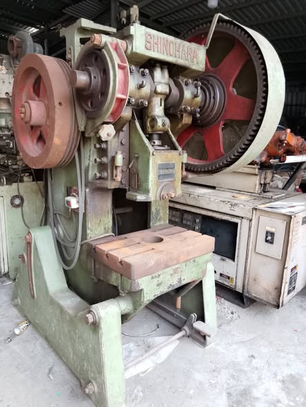 cần thanh lý 1 máy dap 35 tấn của Nhật