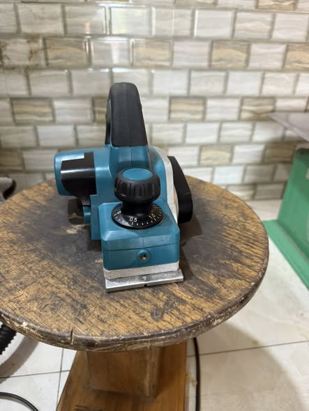 Bào gỗ makita KP0800A