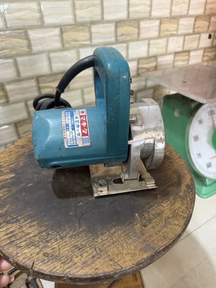 Cắt gạch makita 4100NC