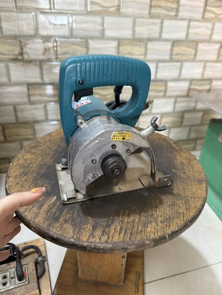 Cắt gạch makita 4100NC