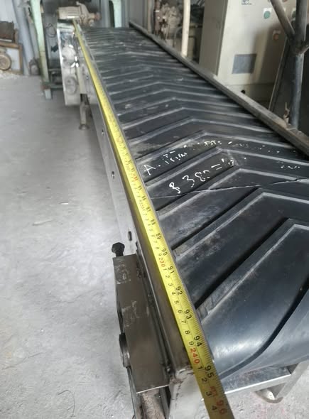 Em thanh lý băng tải 3pha dày 2m40 x42cm