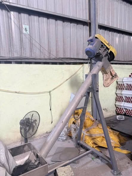 Thanh lý máy bằm 6 tấc + vít tải.