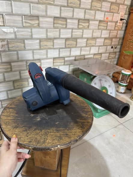 Thổi bụi BOSCH GBL800