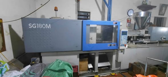 Thanh lý máy ép nhựa 180 tấn