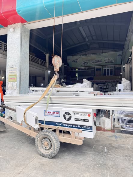MÁY CƯA BÀN TRƯỢT SIMHOWAY MJQ320A lên xuống điện _cơ