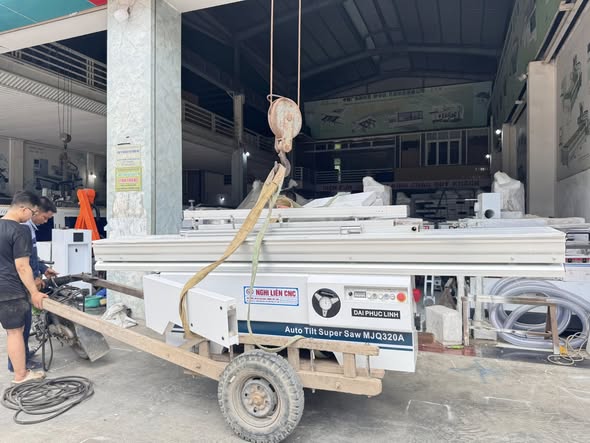 MÁY CƯA BÀN TRƯỢT SIMHOWAY MJQ320A lên xuống điện _cơ