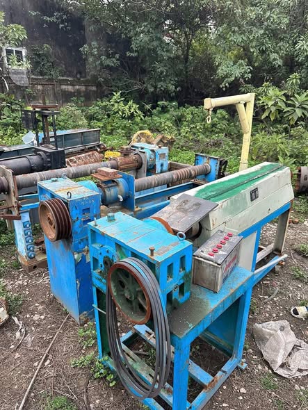 Máy đùn bọc pvc đã có tại bãi.